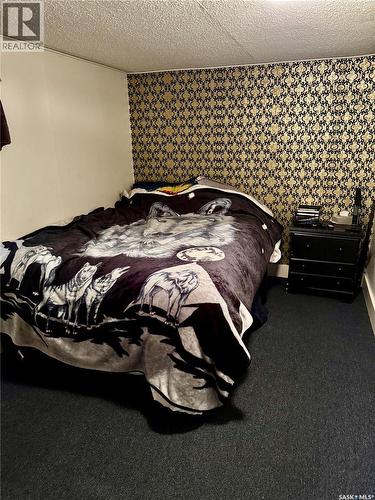 305 3Rd Avenue Ne, Swift Current, SK - Indoor Photo Showing Bedroom