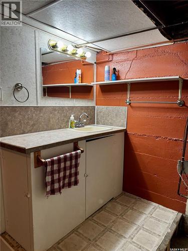 305 3Rd Avenue Ne, Swift Current, SK - Indoor