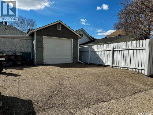 305 3Rd Avenue Ne, Swift Current, SK - Outdoor