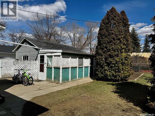305 3Rd Avenue Ne, Swift Current, SK - Outdoor