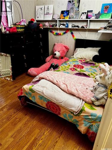 305 3Rd Avenue Ne, Swift Current, SK - Indoor Photo Showing Bedroom