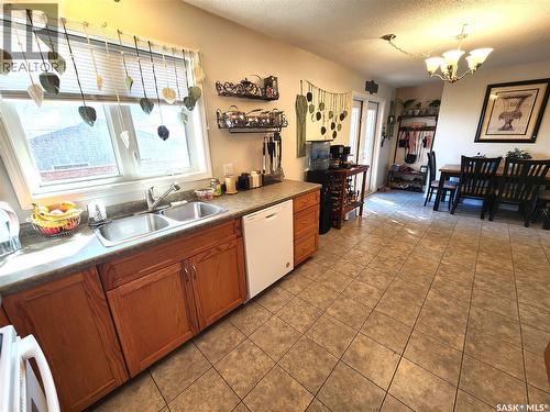 1330 8Th Street, Estevan, SK - Indoor Photo Showing Kitchen With Double Sink