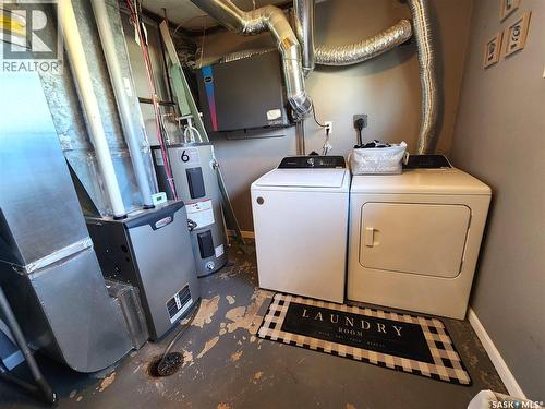 1330 8Th Street, Estevan, SK - Indoor Photo Showing Laundry Room