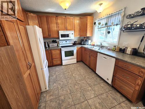 1330 8Th Street, Estevan, SK - Indoor Photo Showing Kitchen With Double Sink