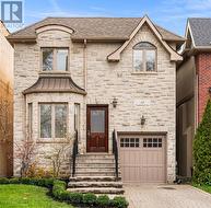 82 VANDERHOOF AVENUE Toronto, ON M4G 2H4