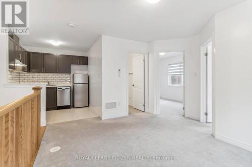 B - 526 White'S Hill Avenue, Markham, ON - Indoor Photo Showing Kitchen