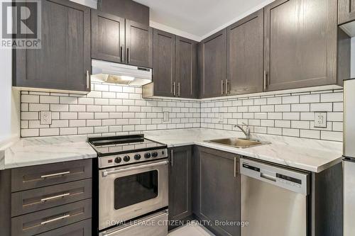 B - 526 White'S Hill Avenue, Markham, ON - Indoor Photo Showing Kitchen With Stainless Steel Kitchen With Upgraded Kitchen