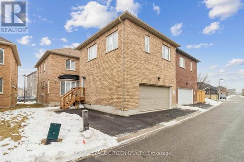 B - 526 White'S Hill Avenue, Markham, ON - Outdoor