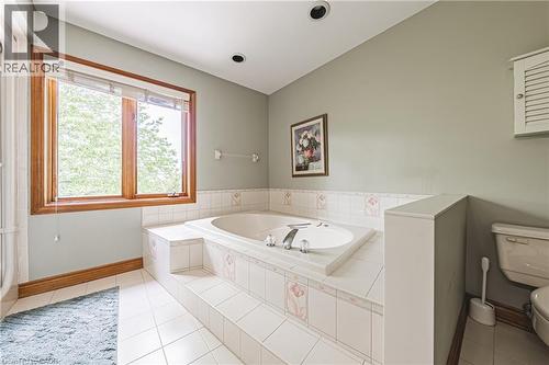 1960 Cream Street, Pelham, ON - Indoor Photo Showing Bathroom