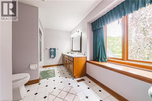 1960 Cream Street, Pelham, ON - Indoor Photo Showing Bathroom