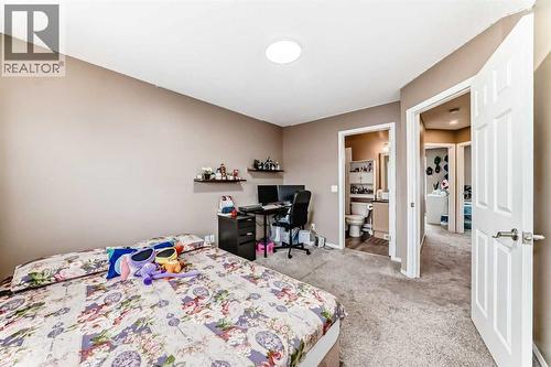 32 Saddlebrook Place Ne, Calgary, AB - Indoor Photo Showing Bedroom