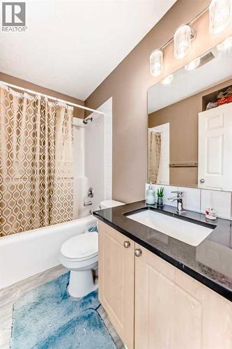 COMMON WASHROOM - 32 Saddlebrook Place Ne, Calgary, AB - Indoor Photo Showing Bathroom