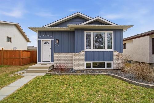 39 Hobart Place  Winnipeg, MB R2N 3V1