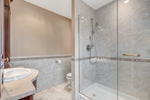 Salle de bains attenante à la CCP - 297 Mayfair Drive, Beaconsfield, QC - Indoor Photo Showing Bathroom