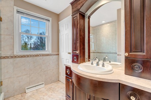 Salle de bains attenante à la CCP - 297 Mayfair Drive, Beaconsfield, QC - Indoor Photo Showing Bathroom