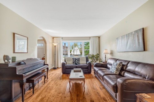 Salon - 297 Mayfair Drive, Beaconsfield, QC - Indoor Photo Showing Living Room
