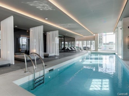 Pool - 2207-1188 Rue St-Antoine O., Montréal (Ville-Marie), QC - Indoor Photo Showing Other Room With In Ground Pool
