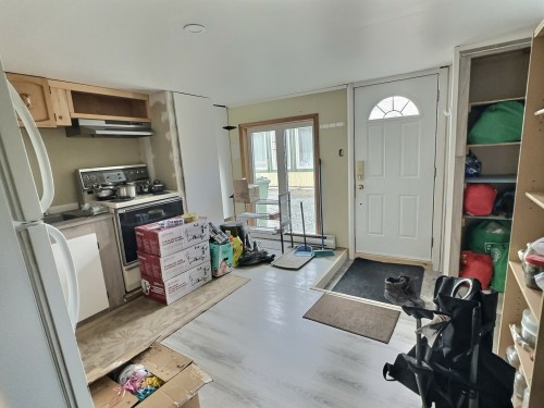 Salon - 2866 Av. Larivière, Rouyn-Noranda, QC - Indoor Photo Showing Laundry Room