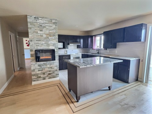 Cuisine - 2866 Av. Larivière, Rouyn-Noranda, QC - Indoor Photo Showing Kitchen With Fireplace