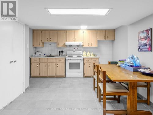 4157 Ottewell Crescent, Mississauga, ON - Indoor Photo Showing Kitchen
