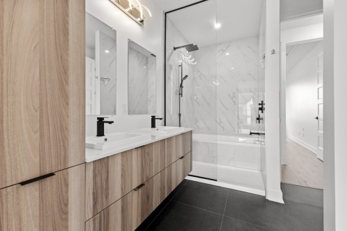 Master Bathroom - 13865 Rue Du Merlot, Mirabel, QC - Indoor Photo Showing Bathroom
