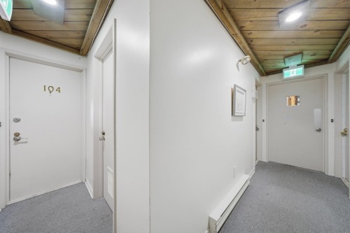 Hall d'entrée/Vestibule - 101-124 Rue De Wolfe, Bromont, QC - Indoor Photo Showing Other Room