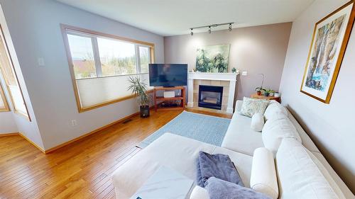 1308 20A Street, Cranbrook, BC - Indoor Photo Showing Living Room With Fireplace