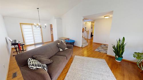 1308 20A Street, Cranbrook, BC - Indoor Photo Showing Living Room