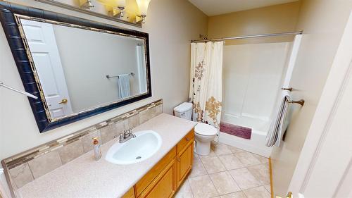 1308 20A Street, Cranbrook, BC - Indoor Photo Showing Bathroom