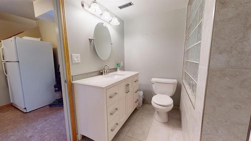 1308 20A Street, Cranbrook, BC - Indoor Photo Showing Bathroom