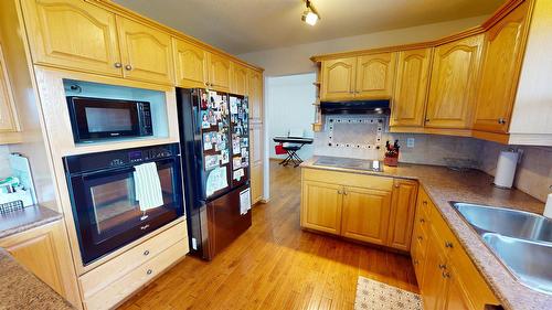 1308 20A Street, Cranbrook, BC - Indoor Photo Showing Kitchen With Double Sink