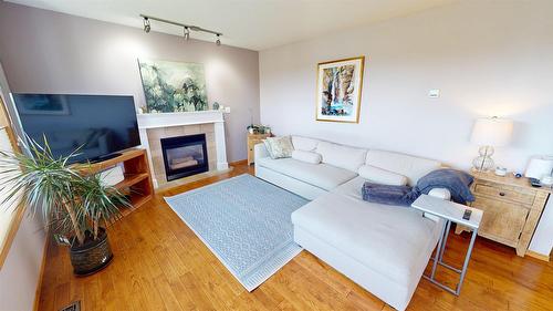 1308 20A Street, Cranbrook, BC - Indoor Photo Showing Living Room With Fireplace