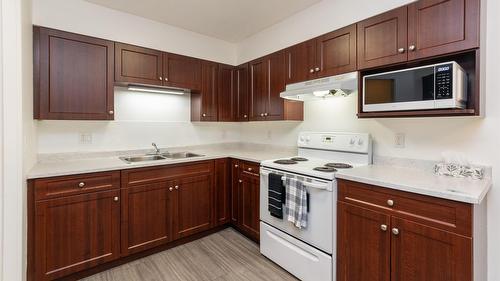 6-1070 1 Street  Salmon Arm, BC V1E 0B6
