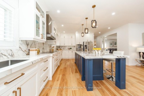 3773 Quiet Creek Drive, Mississauga, ON - Indoor Photo Showing Kitchen With Upgraded Kitchen