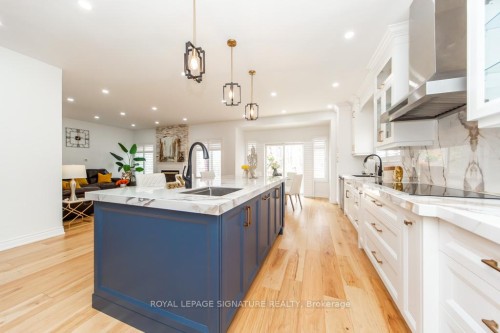 3773 Quiet Creek Drive, Mississauga, ON - Indoor Photo Showing Kitchen With Upgraded Kitchen