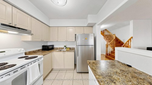 6086 Windfleet Crescent, Mississauga, ON - Indoor Photo Showing Kitchen