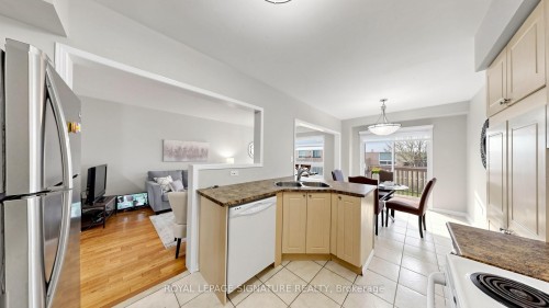 6086 Windfleet Crescent, Mississauga, ON - Indoor Photo Showing Kitchen With Double Sink