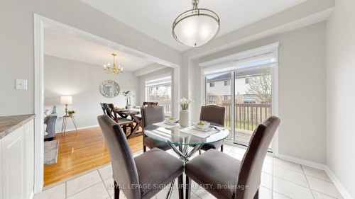 6086 Windfleet Crescent, Mississauga, ON - Indoor Photo Showing Dining Room