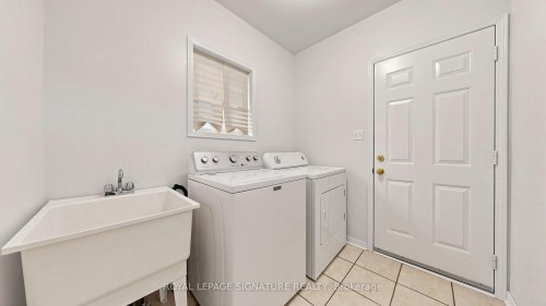 6086 Windfleet Crescent, Mississauga, ON - Indoor Photo Showing Laundry Room