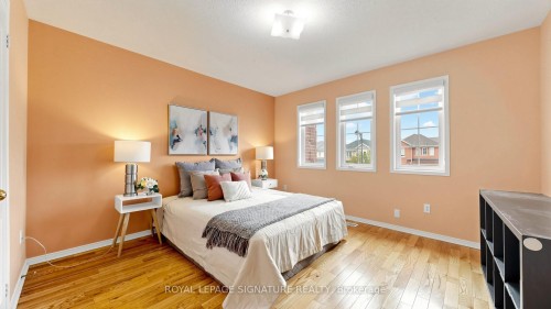 6086 Windfleet Crescent, Mississauga, ON - Indoor Photo Showing Bedroom