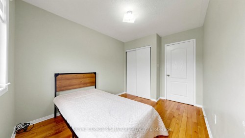 6086 Windfleet Crescent, Mississauga, ON - Indoor Photo Showing Bedroom