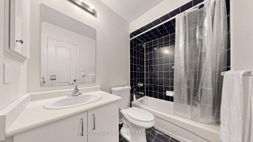 6086 Windfleet Crescent, Mississauga, ON - Indoor Photo Showing Bathroom