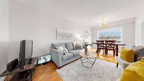 6086 Windfleet Crescent, Mississauga, ON - Indoor Photo Showing Living Room