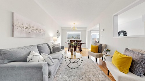 6086 Windfleet Crescent, Mississauga, ON - Indoor Photo Showing Living Room