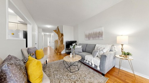 6086 Windfleet Crescent, Mississauga, ON - Indoor Photo Showing Living Room