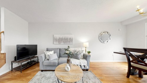 6086 Windfleet Crescent, Mississauga, ON - Indoor Photo Showing Living Room