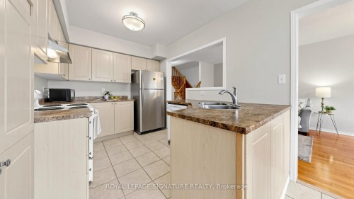 6086 Windfleet Crescent, Mississauga, ON - Indoor Photo Showing Kitchen With Double Sink