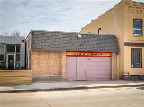 677 Selkirk Ave, Winnipeg, MB 