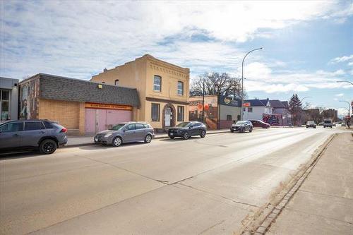 677 Selkirk Ave, Winnipeg, MB 
