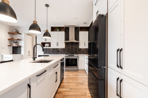 Cuisine - 1128 Rue Breux, Chambly, QC - Indoor Photo Showing Kitchen With Upgraded Kitchen